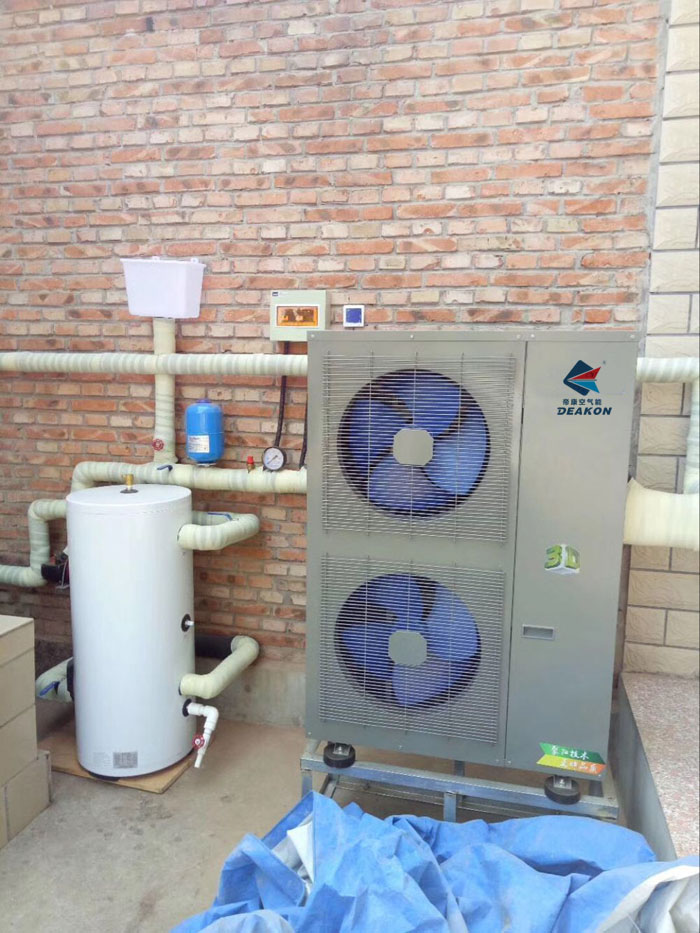 聚陽王牌煤改電空氣能熱泵反而是成為了目前應用比較廣泛，供暖便利度更 高的一種選擇。         我們來看看空氣能熱泵是怎么供暖的？它可以通過冷媒來吸收空氣中的熱量，利用壓縮機加工這部分量 ，最后將這些熱量轉移到水中，把冷水變成熱水。